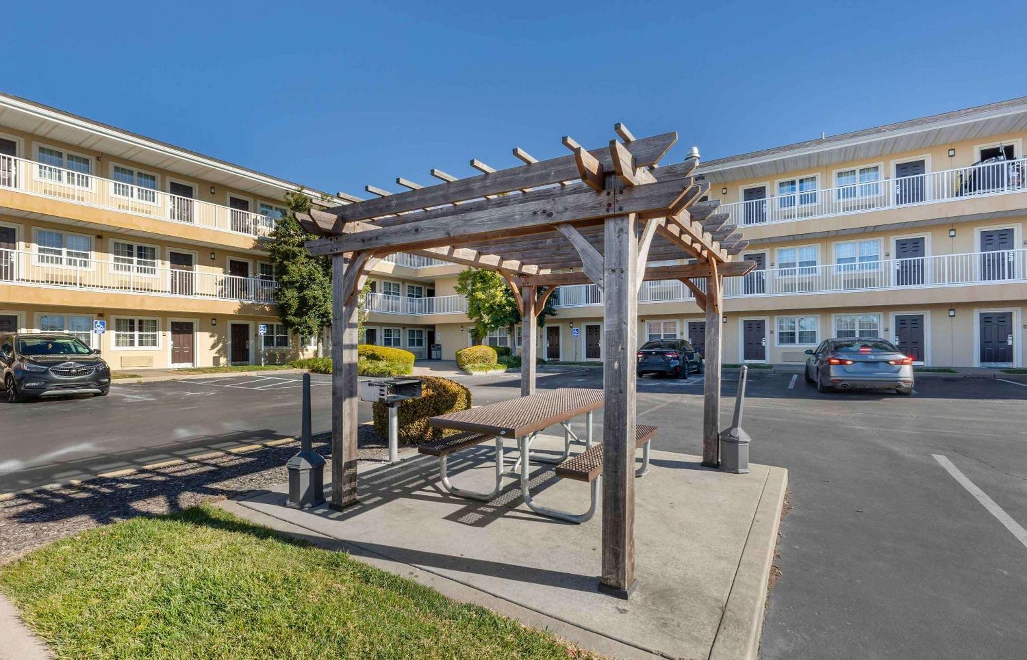 Extended Stay America Suites - St Louis - Westport - E Lackland Rd Maryland Heights Exterior foto